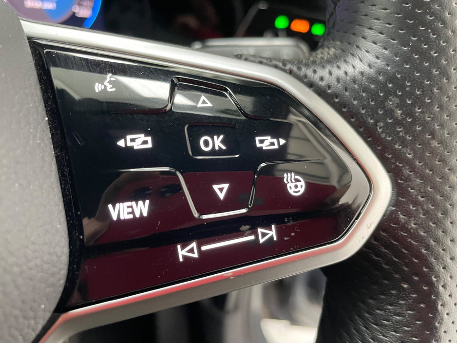 2022 Volkswagen Golf - image 13