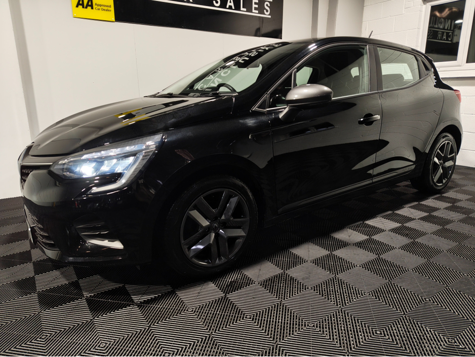 2022 Renault Clio - image 9