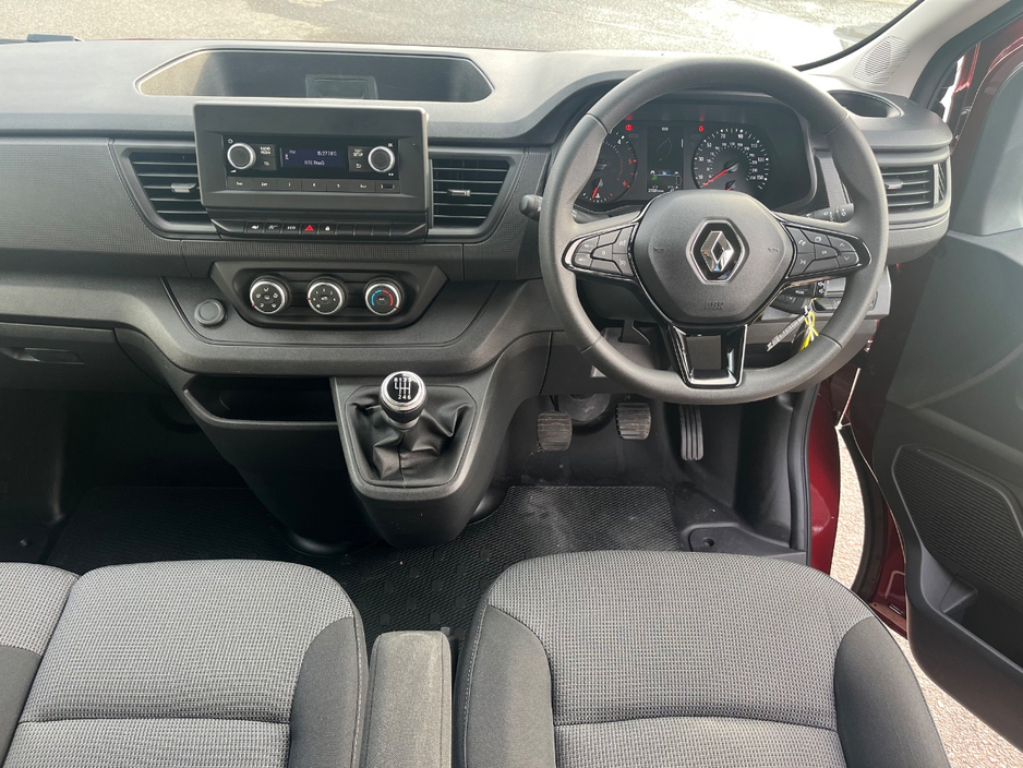 2023 Renault Trafic Passenger - image 13