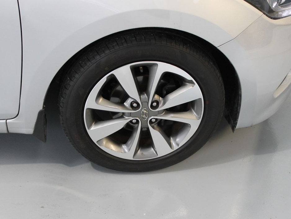 2015 Hyundai i20 - image 26