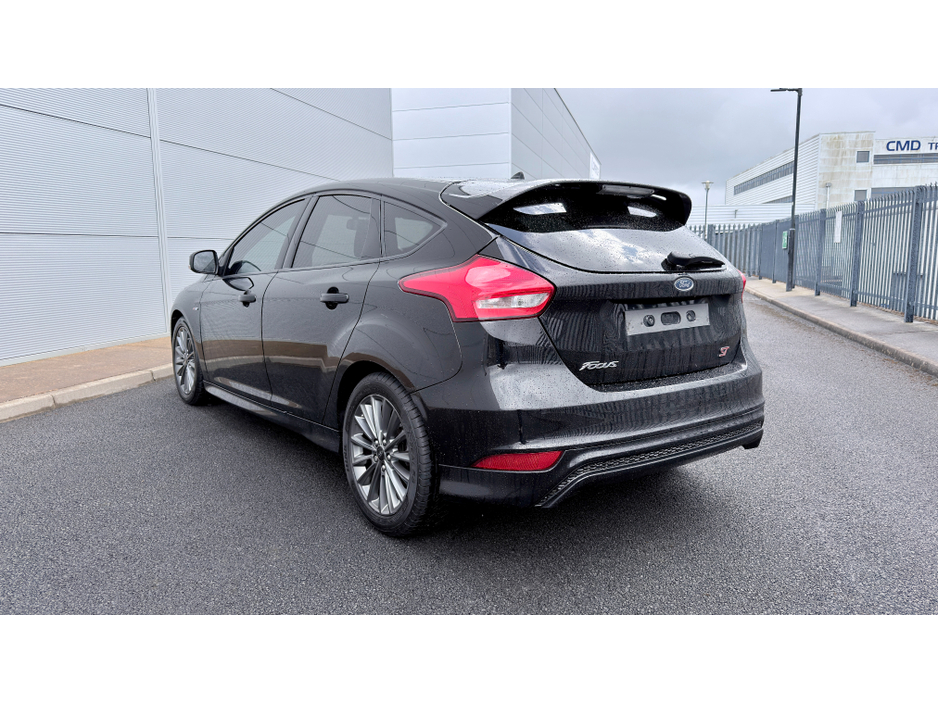 2017 Ford Focus - image 19