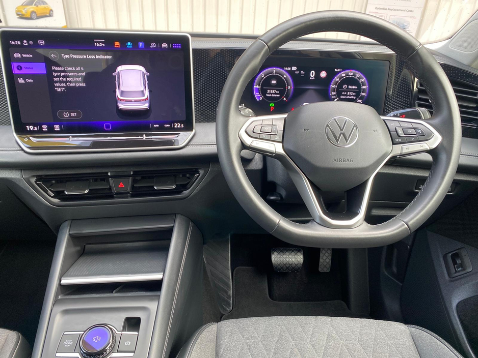 2024 Volkswagen Tiguan - image 12