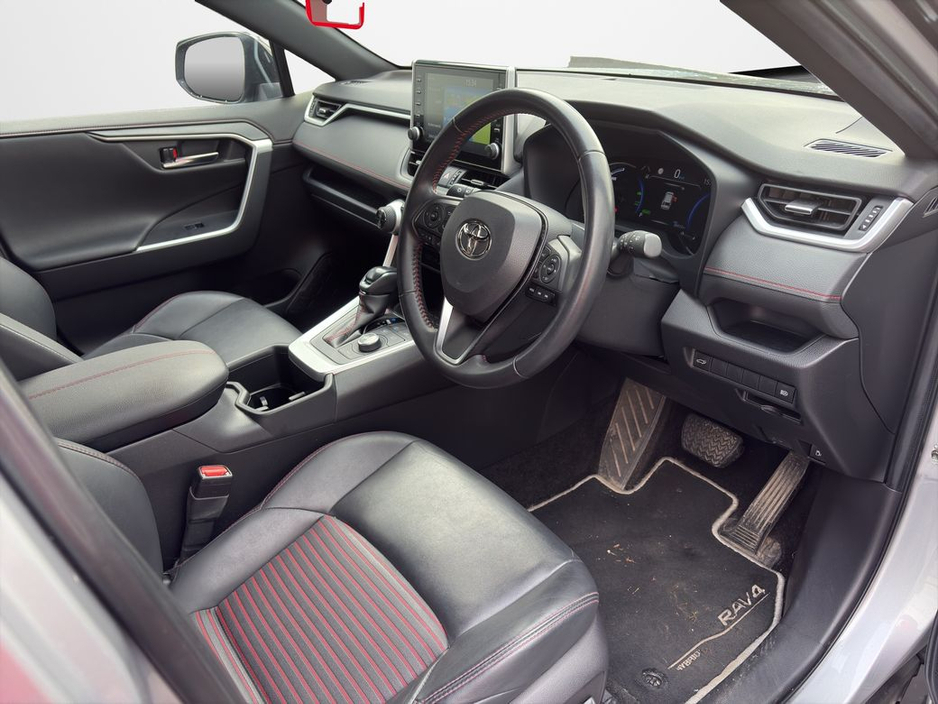 2022 Toyota Rav4 - image 9