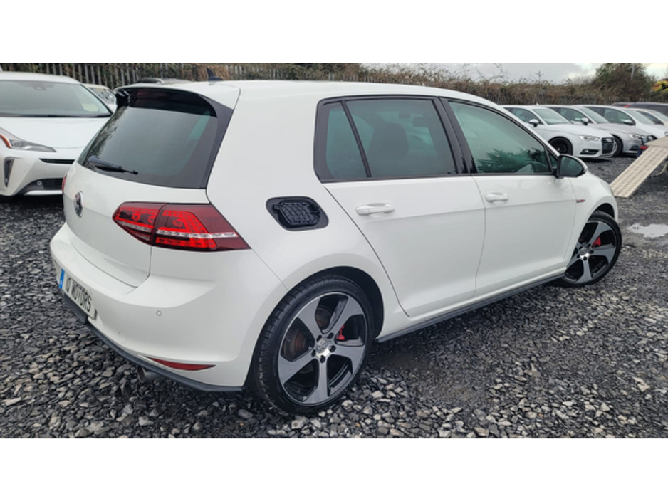 2016 Volkswagen Golf - image 11