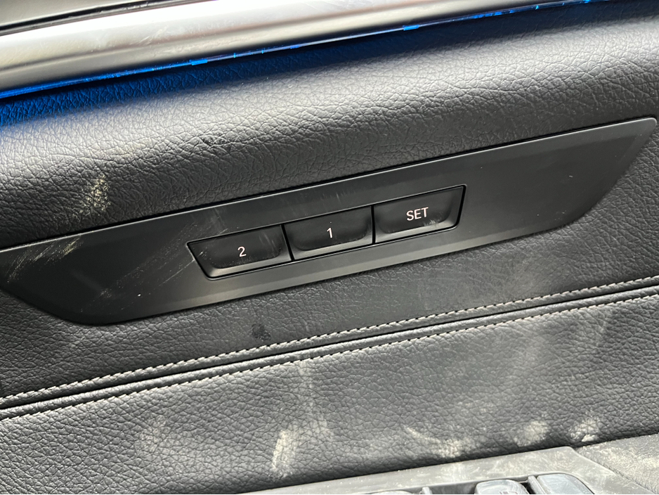 2022 BMW 5 Series 2022 BMW 523E M-SPORT 2.0 AUTOMATIC / CRUISE CONTROL / 360° PARKING CAMERA / PADDLE SHIFTERS / ELECTRIC MEMORY & HEATED SEATS / APPLE CARPLAY / HEATED REAR SEATS