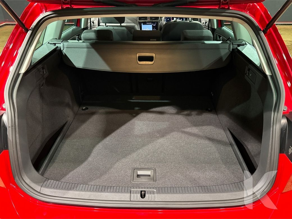 2019 Volkswagen Golf - image 12