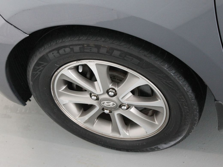 2015 Hyundai i10 - image 29