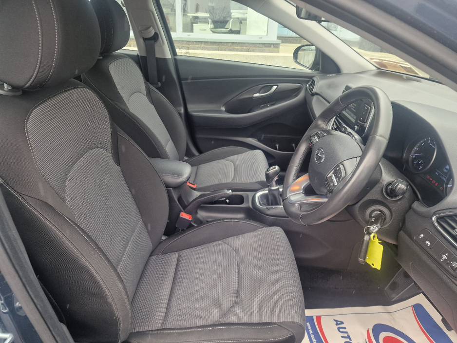 2017 Hyundai i30 - image 15