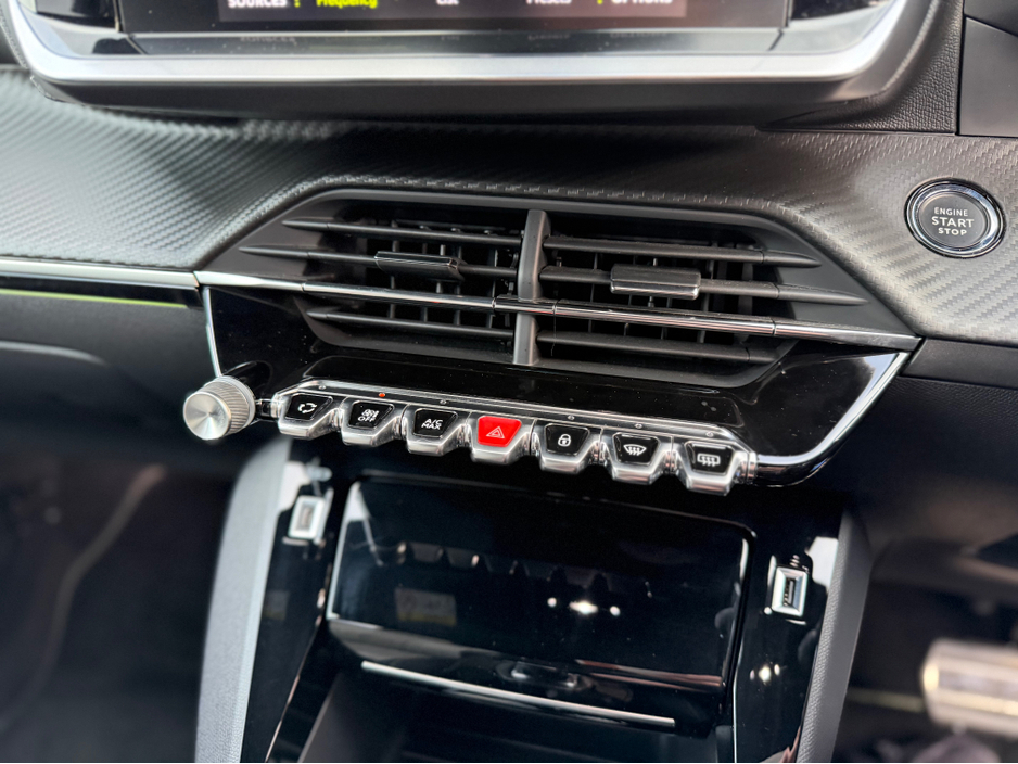 2020 Peugeot 208 - image 24