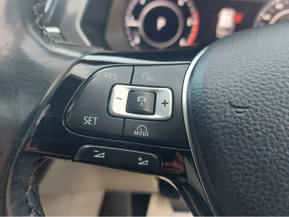 2018 Volkswagen Tiguan - image 15