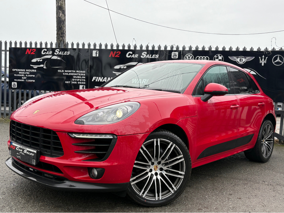 2017 Porsche Macan - image 3