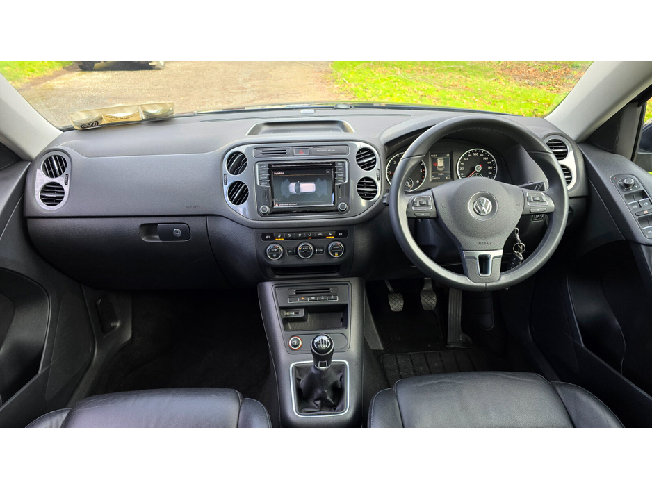 2016 Volkswagen Tiguan - image 15