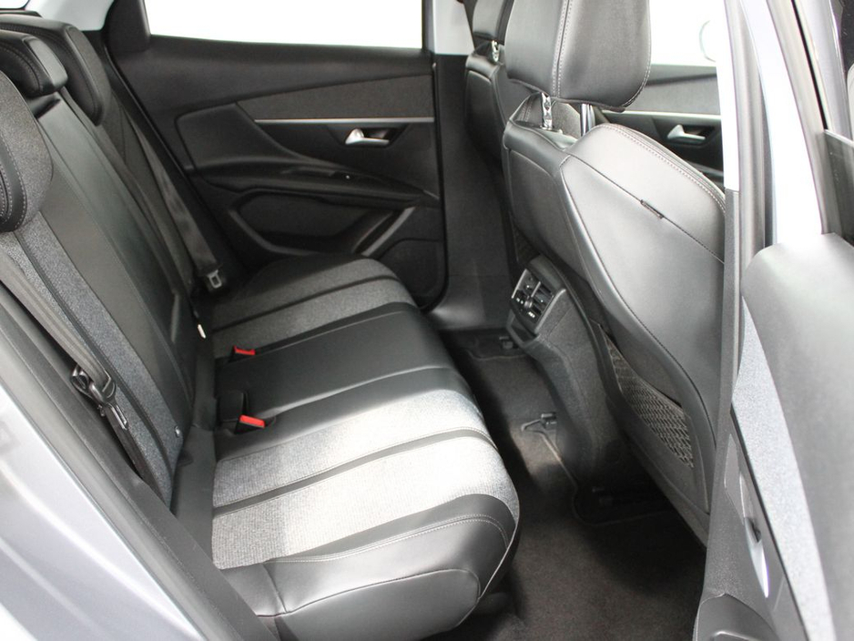 2019 Peugeot 3008 - image 11