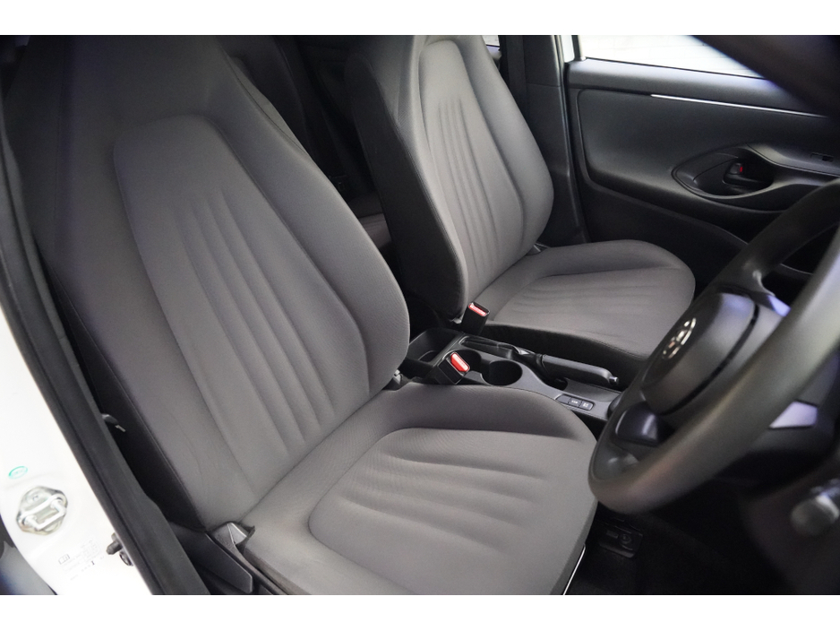 2020 Toyota Yaris - image 11