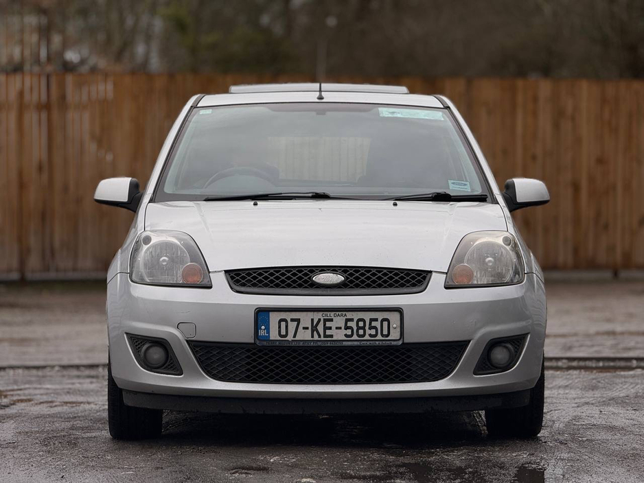 2007 Ford Fiesta - image 7