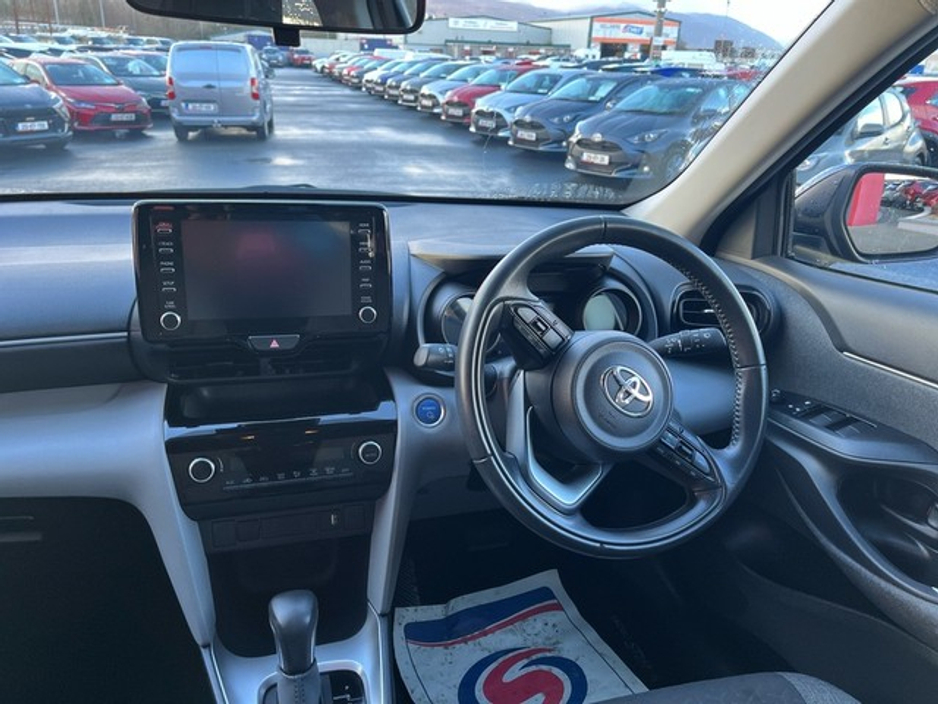 2022 Toyota Yaris Cross - image 9