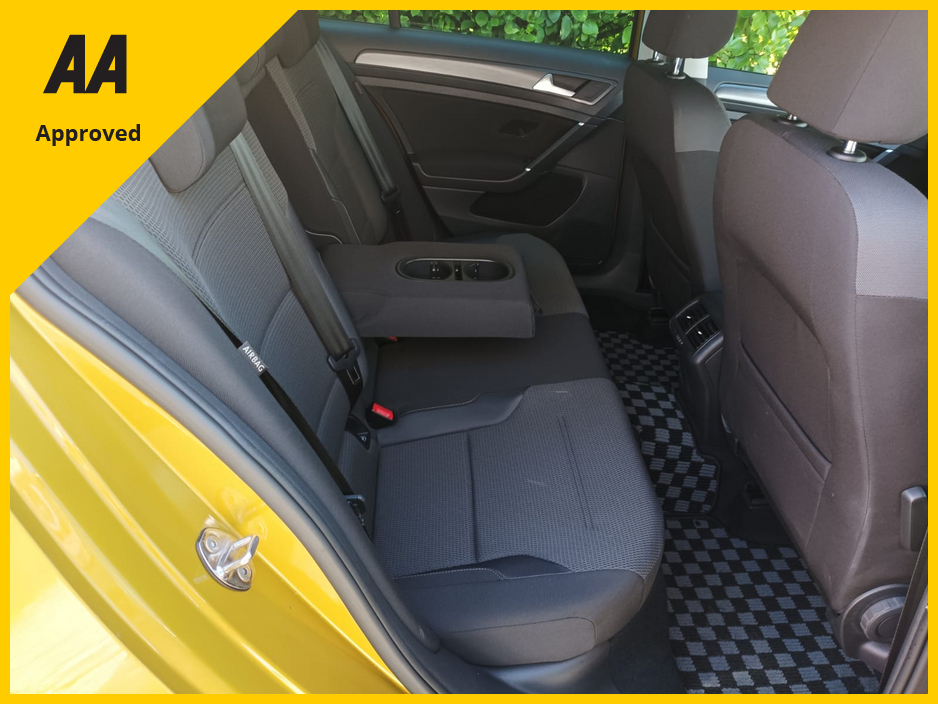 2017 Volkswagen Golf - image 11