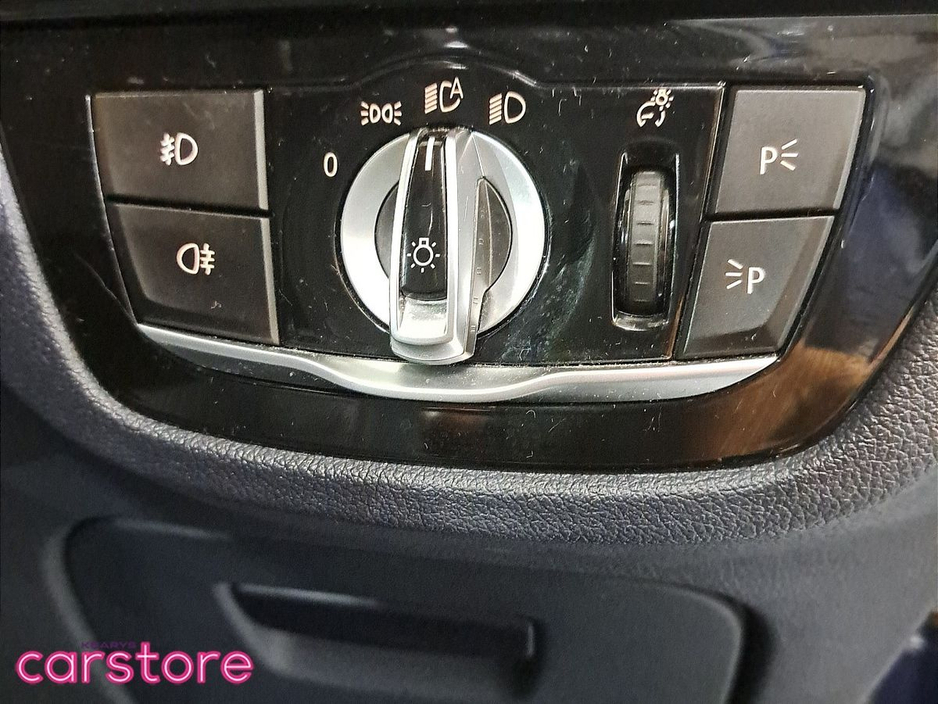 2017 BMW 5 Series - image 18