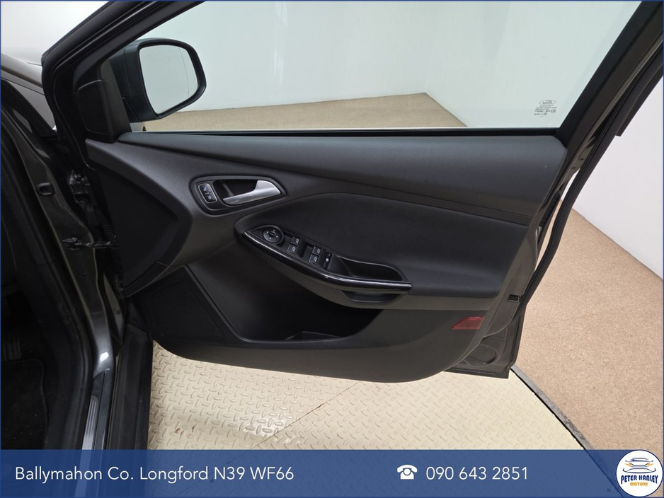 2017 Ford Focus - image 21