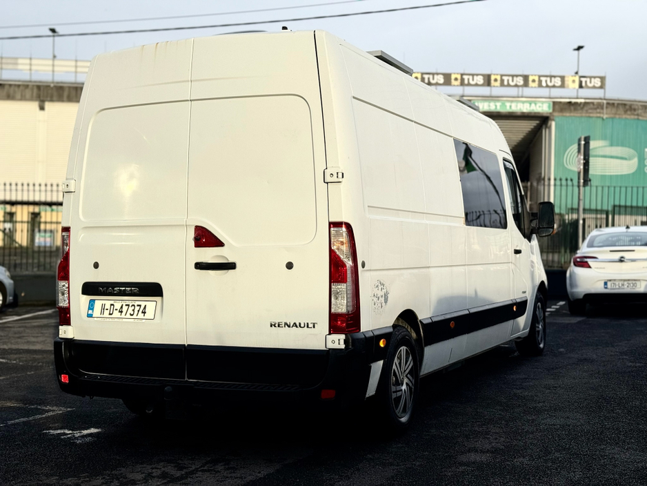 2011 Renault Master - image 3