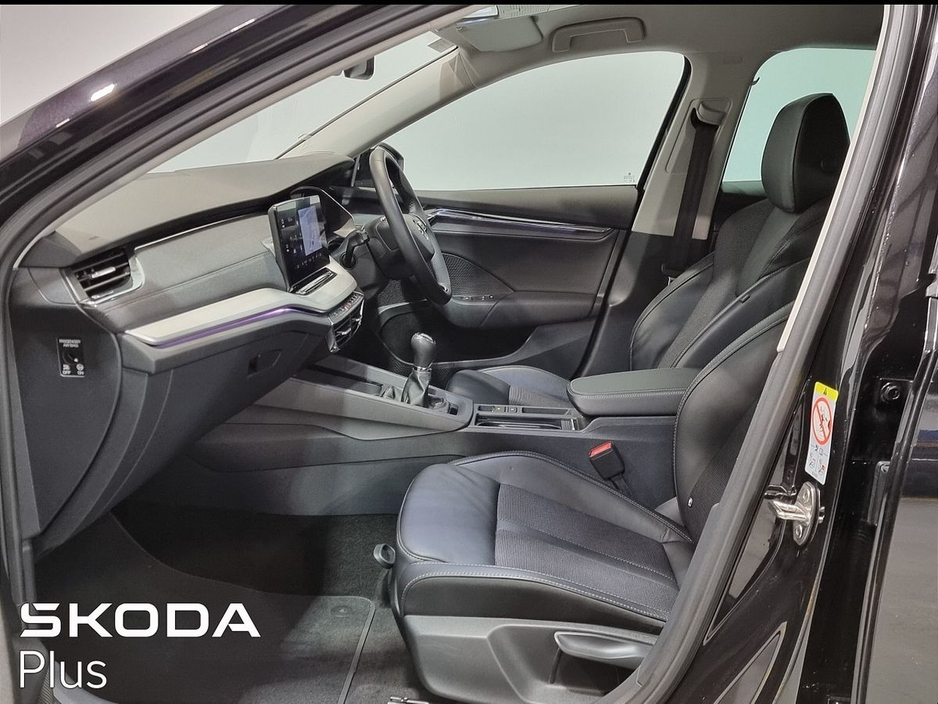 2023 Skoda Octavia - image 4