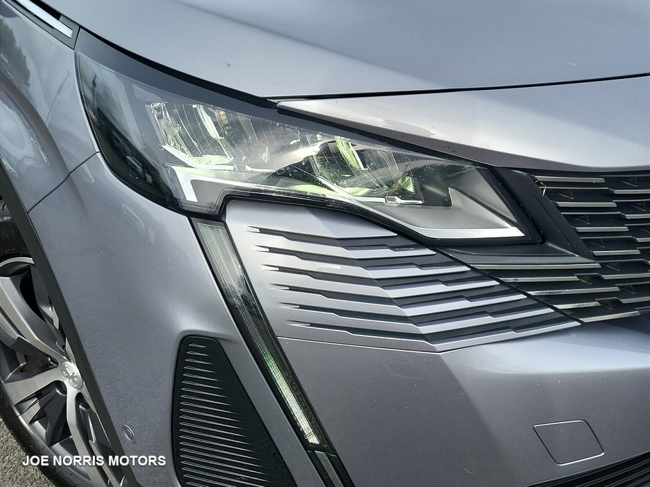 2021 Peugeot 5008 - image 14