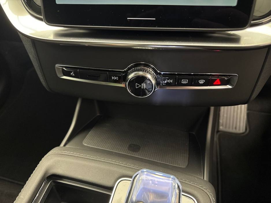 2026 Volvo XC90 - image 17