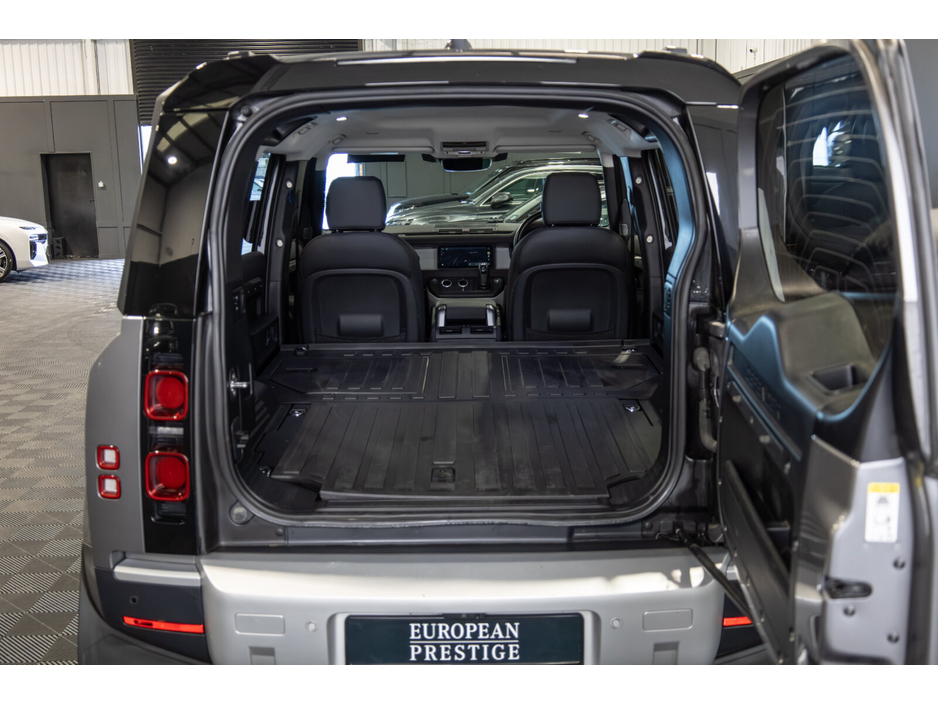 2022 Land Rover Defender - image 11