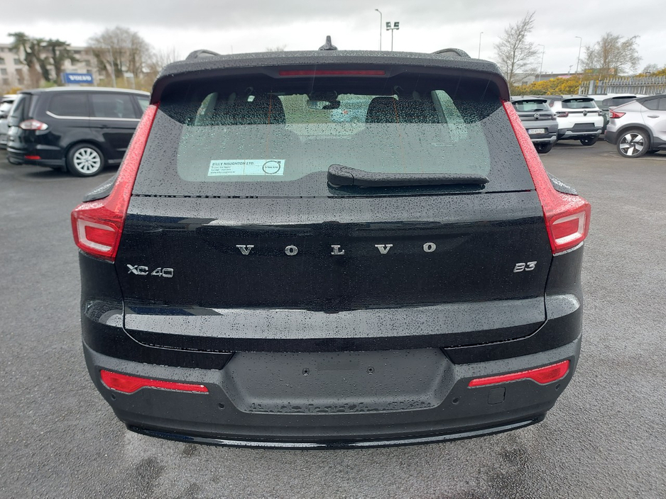 2026 Volvo XC40 - image 6