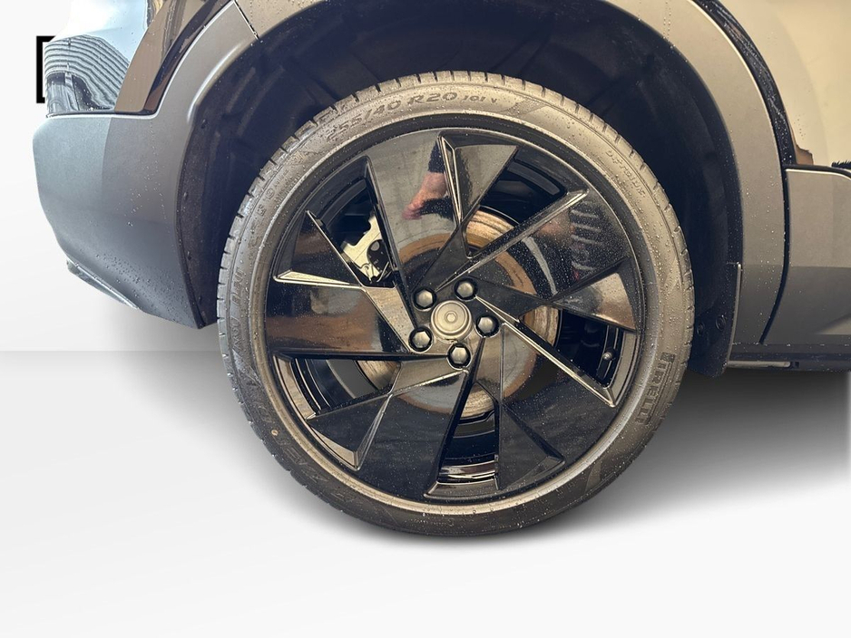 2026 Volvo EX40 - image 5