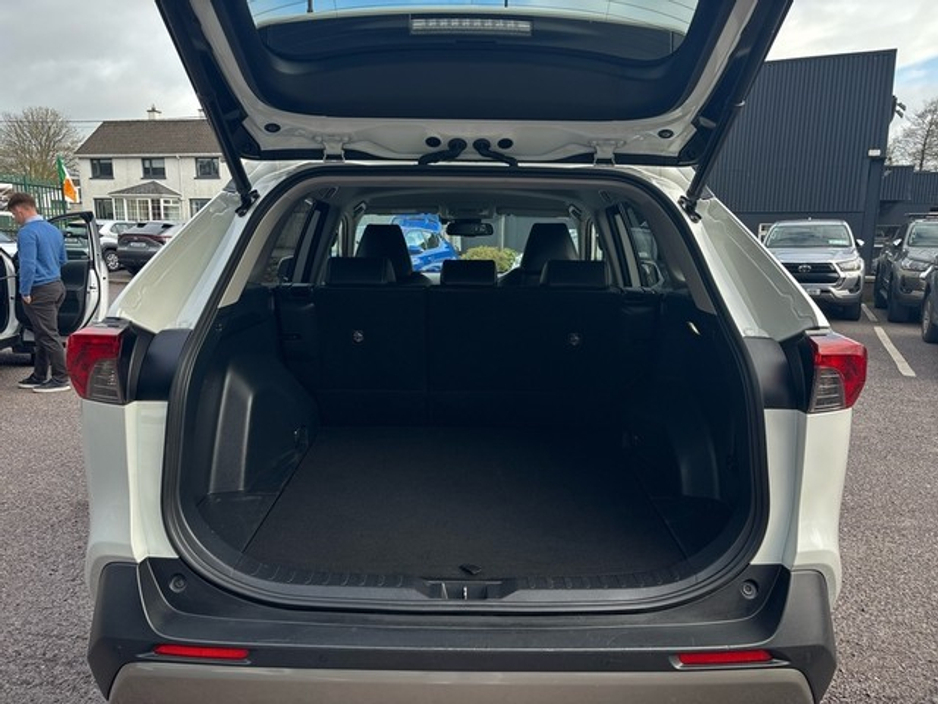 2022 Toyota Rav4 - image 10
