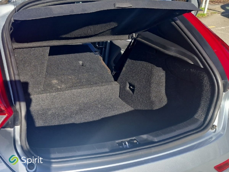 2016 Volvo V40 - image 15