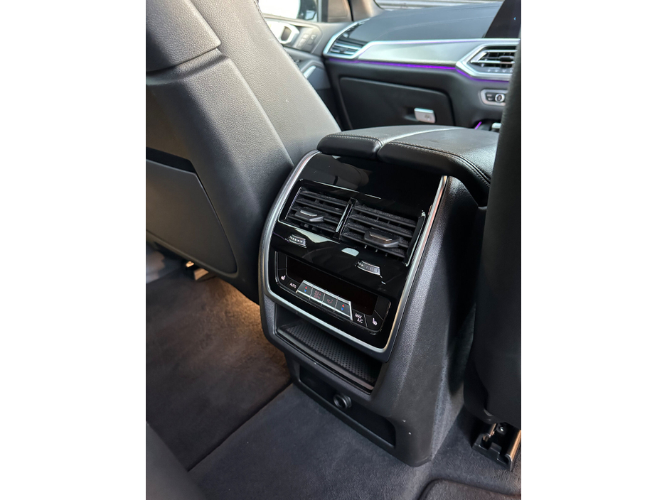 2020 BMW X5 - image 28