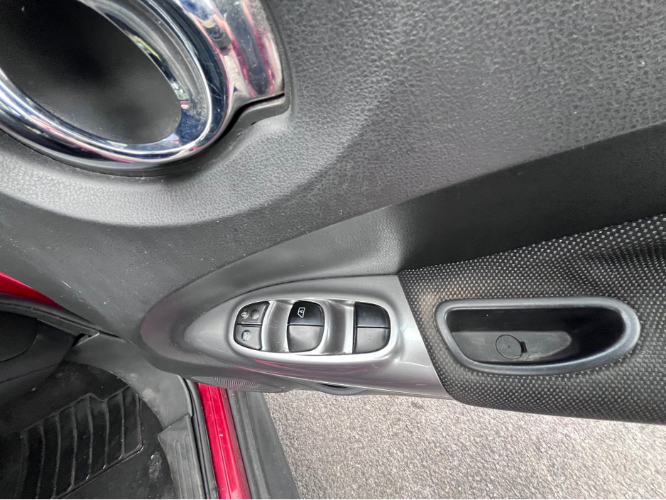 2011 Nissan Juke - image 7