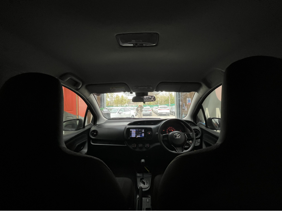 2018 Toyota Vitz - image 11