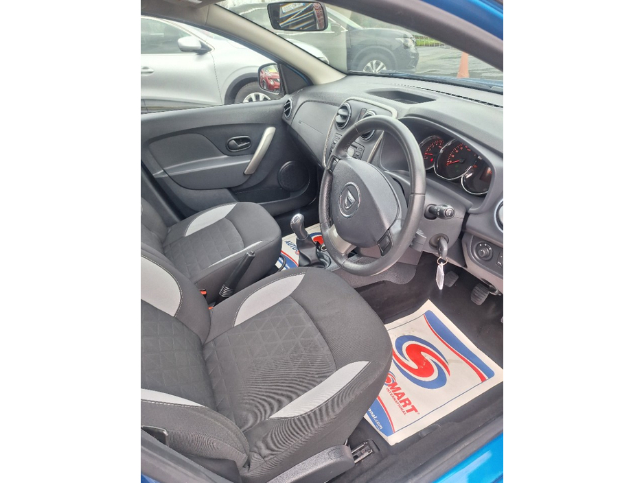 2015 Dacia Sandero - image 7