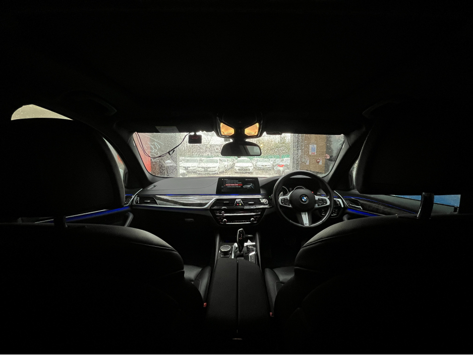 2017 BMW 5 Series - image 18