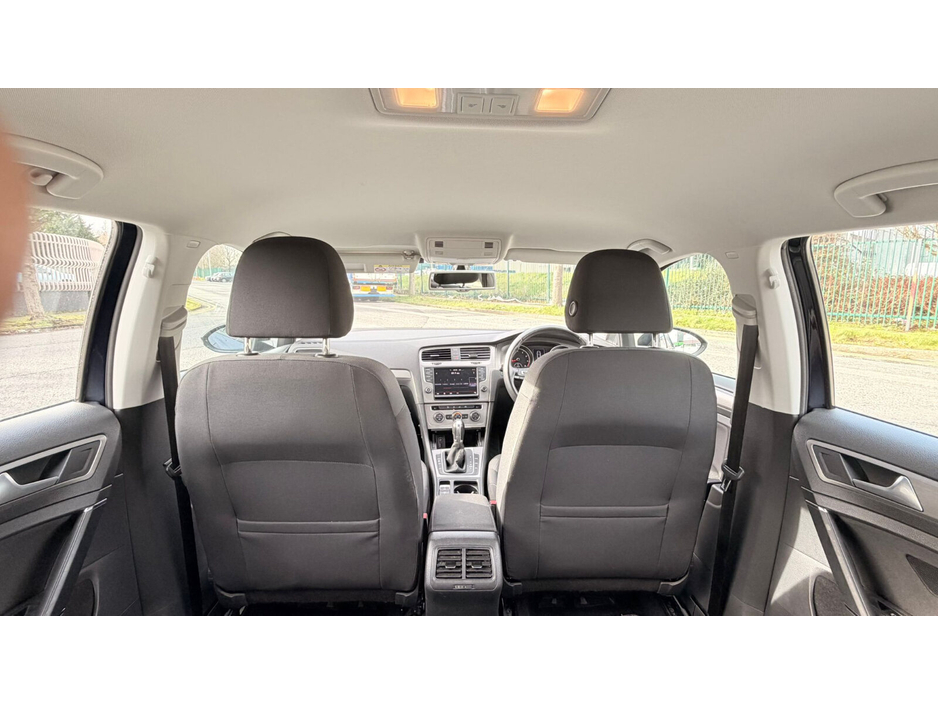 2015 Volkswagen Golf - image 9