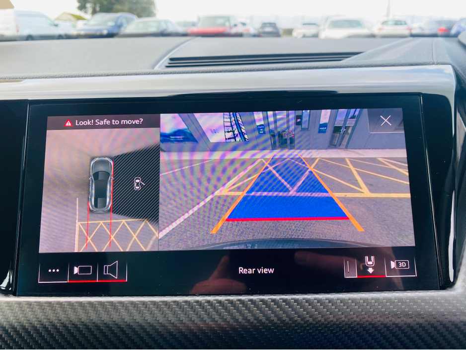 2022 Audi e-tron - image 18