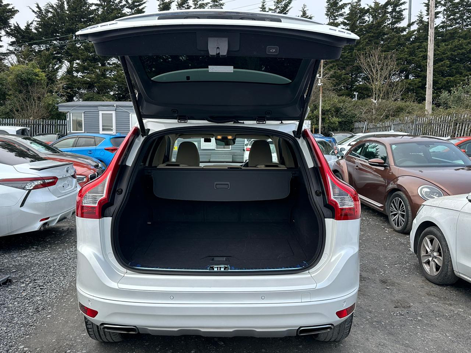 2017 Volvo XC60 - image 9