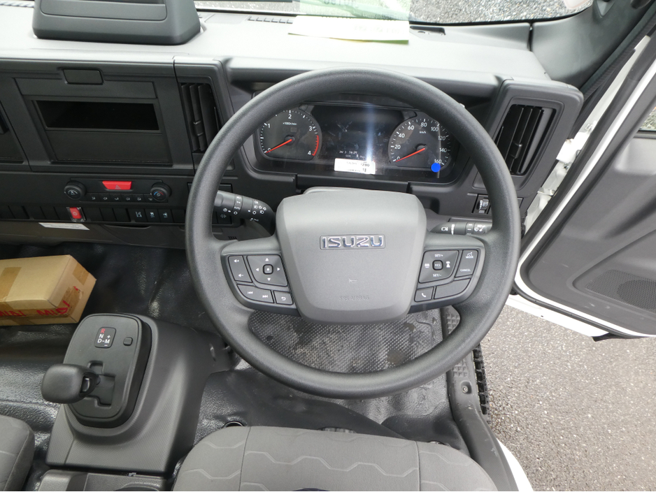 2026 Isuzu NPR - image 11