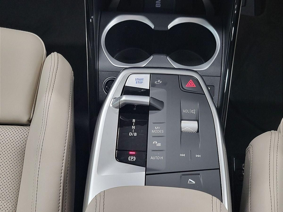 2025 BMW iX1 - image 10