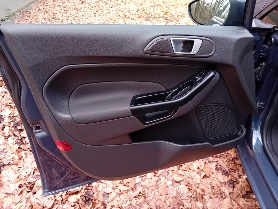 2013 Ford Fiesta - image 17