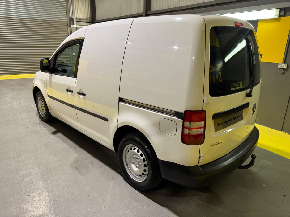 2014 Volkswagen Caddy - image 3