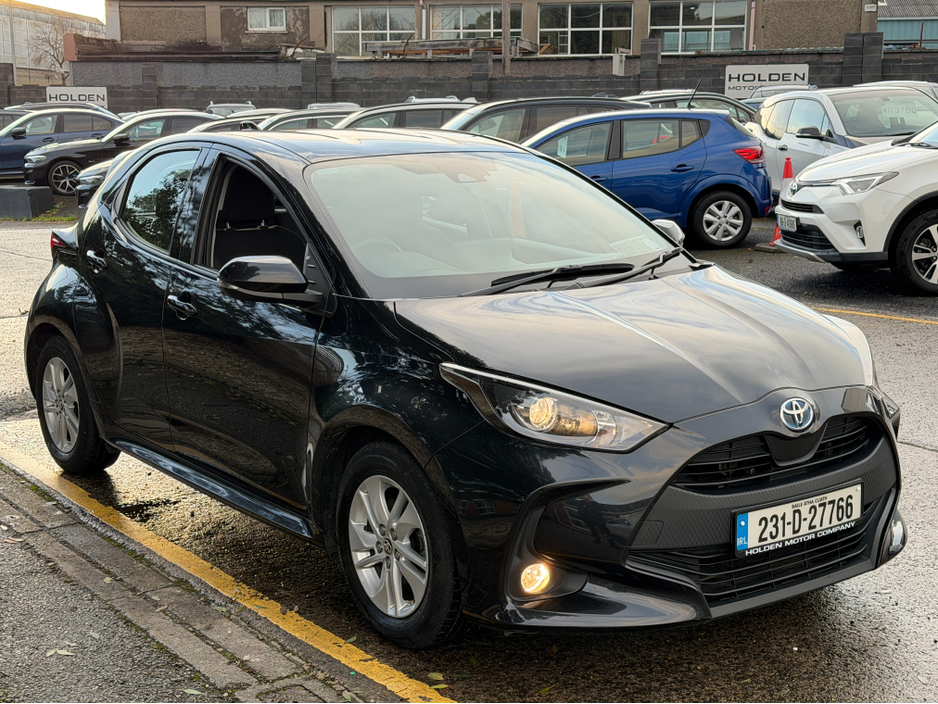 2023 Toyota Yaris 1.5 HYBRID..REAR CAMERA..APPLE CARPLAY €16,900