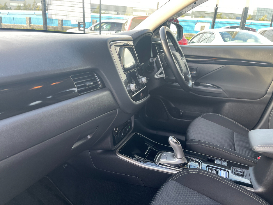 2020 Mitsubishi Outlander HYBRID 2.4 PHEV AUTOMATIC 5DR MODEL  www.bolandscarcentre.ie €22,900