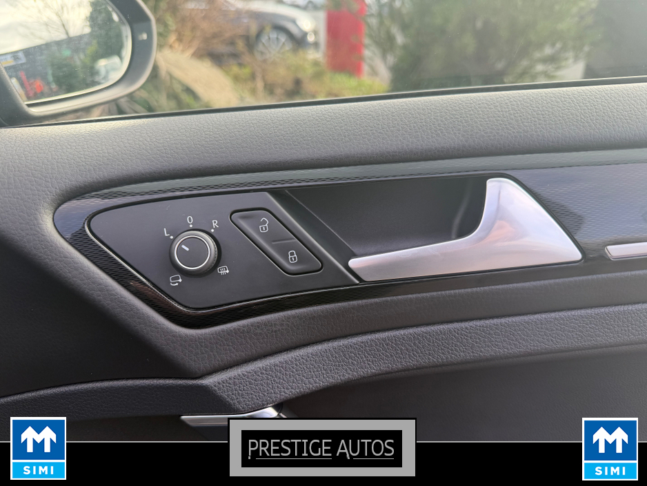 2015 Volkswagen Golf - image 30