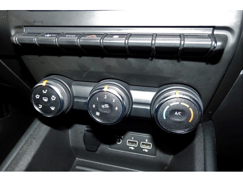 2022 Renault Clio 1.0 TCE ICONIC 90BHP 6SPD *SAT NAV*REAR PARK SENSORS* €16,490