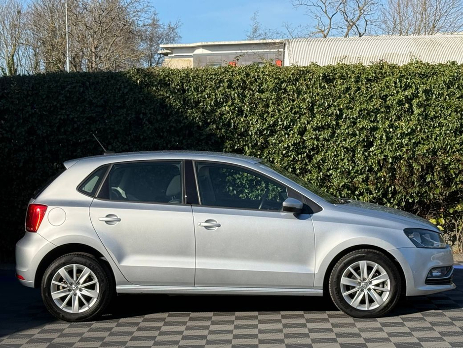 2015 Volkswagen Polo - image 2