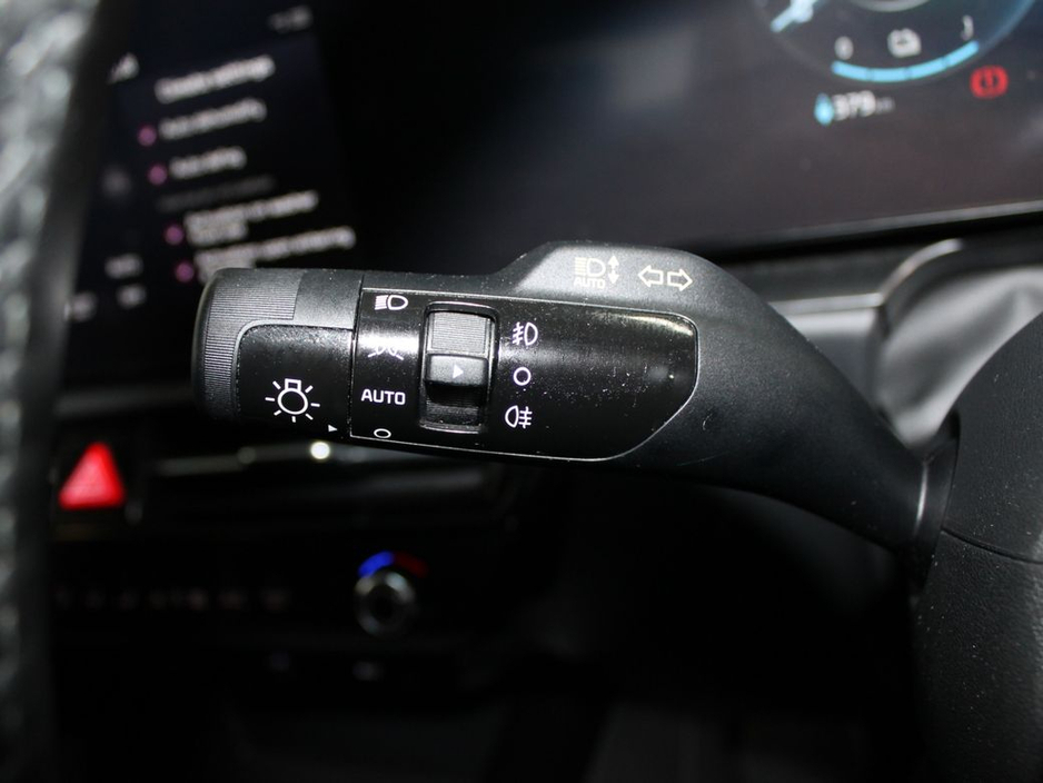 2023 Kia Niro - image 25